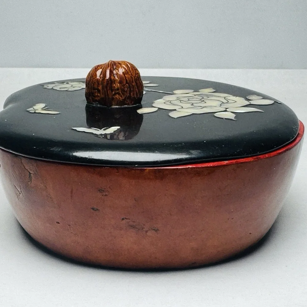 Vintage Japanese Inlaid Mother of Pearl Lacquer Peach Shaped Box w/Nut Look Lid